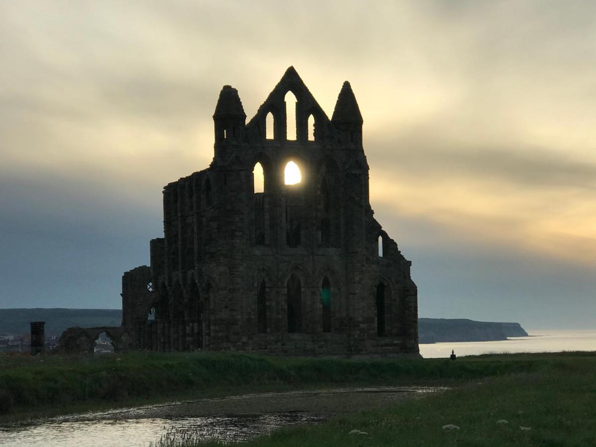 Low Tide Whitby Exterior foto